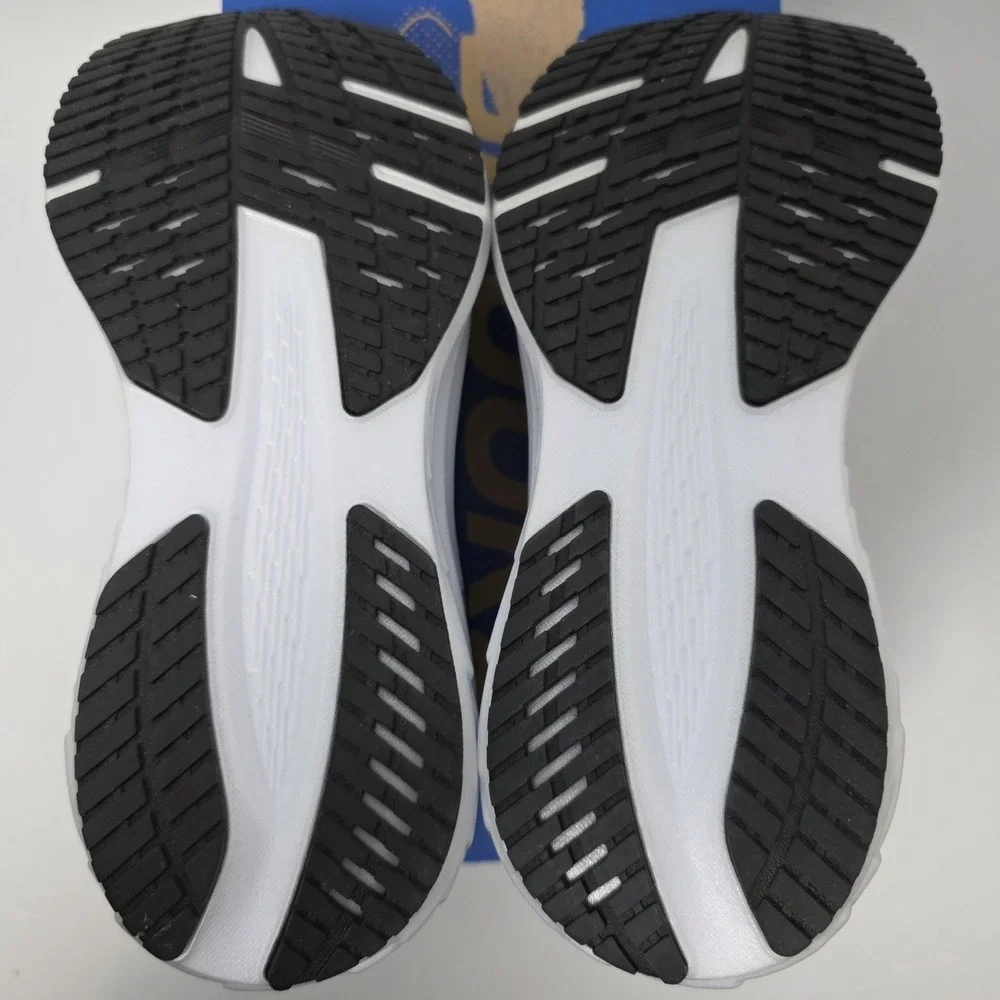 NEW Brooks Launch 11 Women's Run & Walk Shoes Black/White Size 6‎ Medium/B #0803